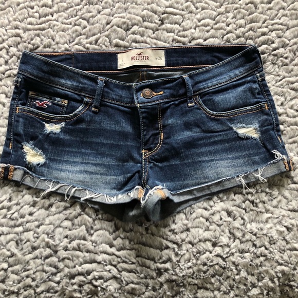 Hollister Medium/Dark Wash Distressed Short Shorts Size 3 - Picture 2 of 4